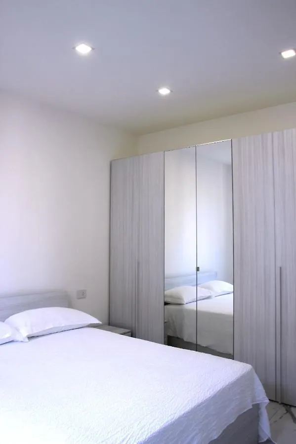 Dreamich - Scavi Romani Apartment Desenzano del Garda Italy